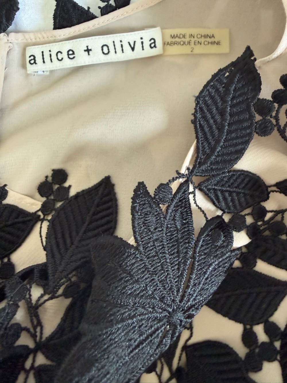 Alice + Olivia Margy Sheath Dress XS White Black Floral Lace As Seen On TV - Picture 4 of 16